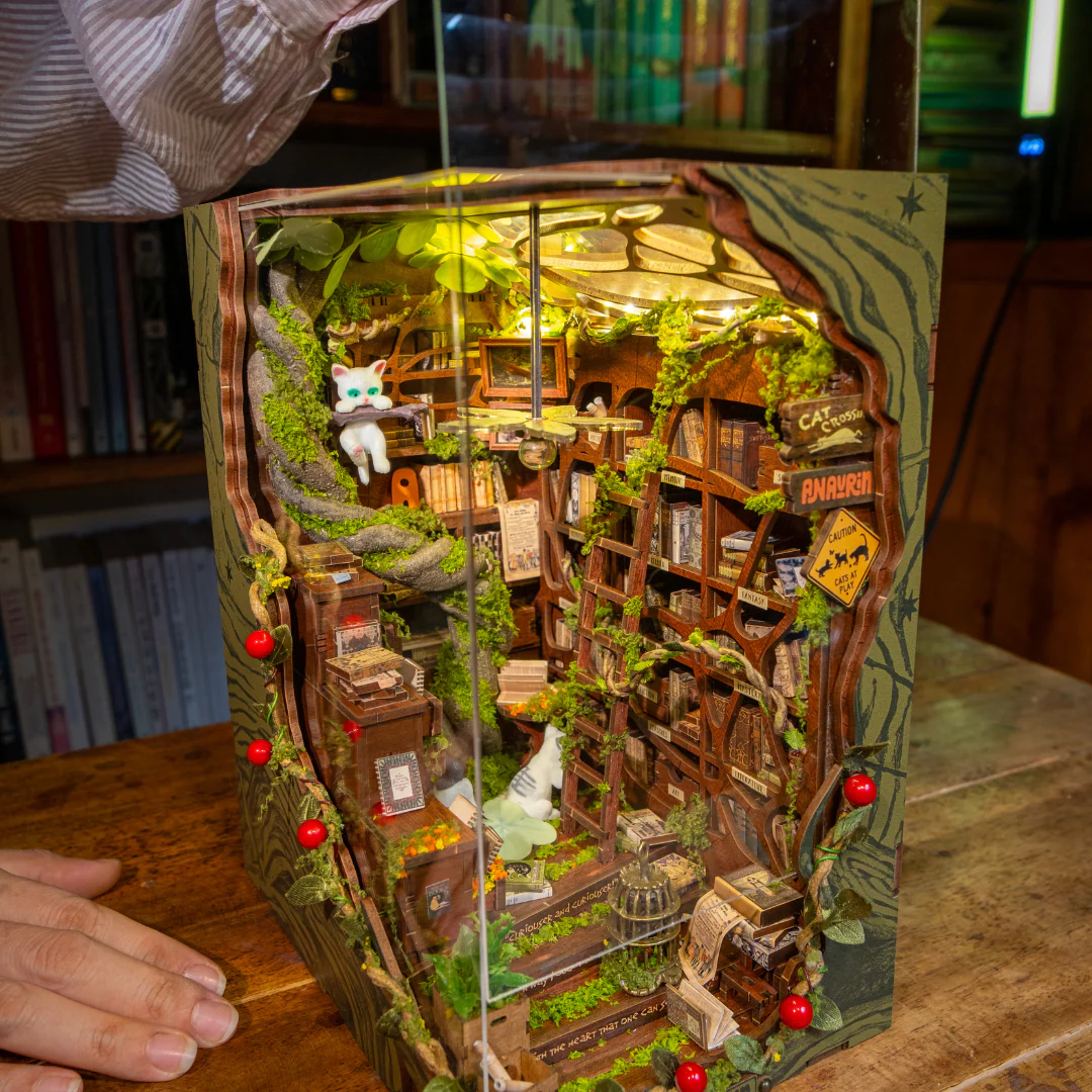 Cats Crossing Book Nook Kit - Image 12