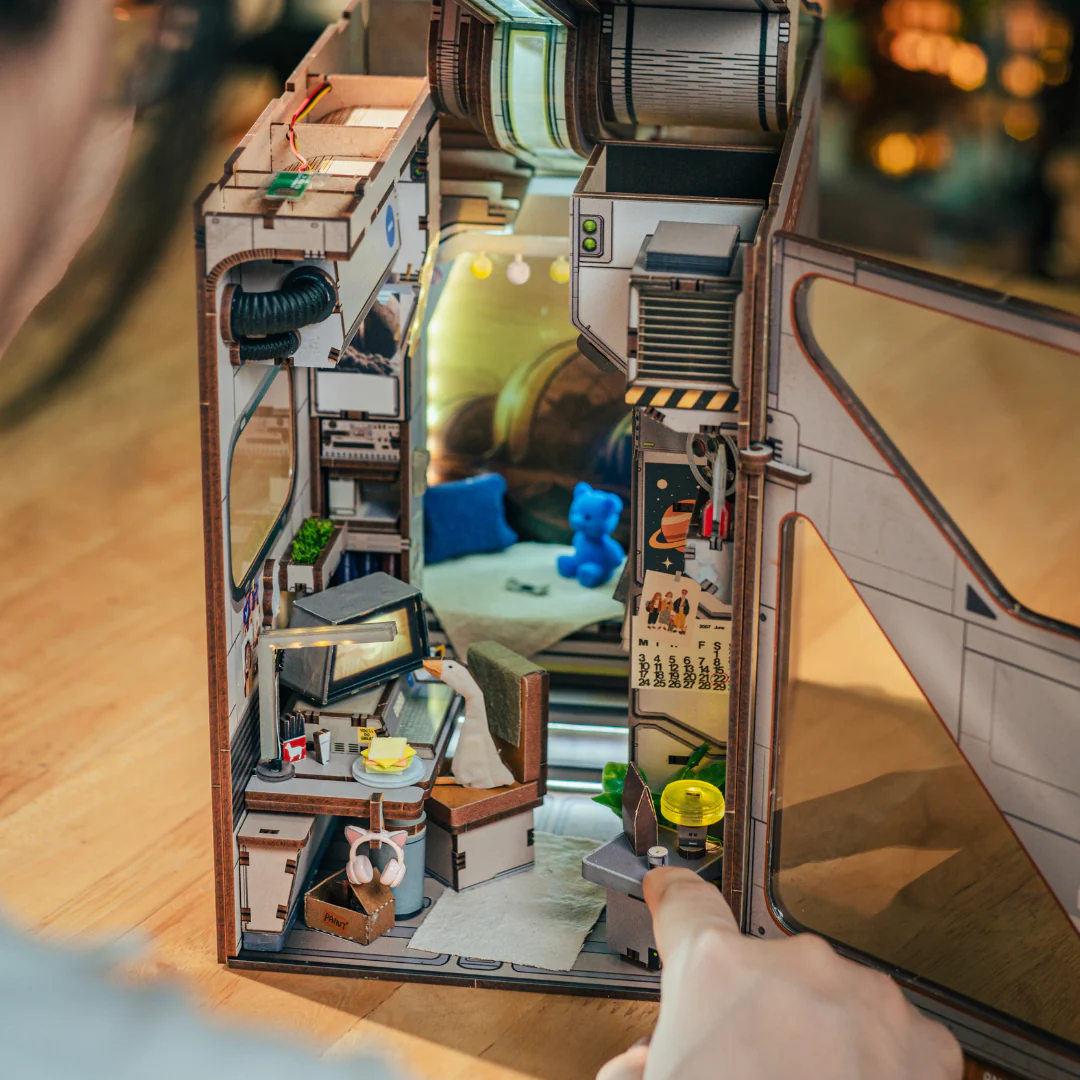 Mars Revelation 62 Book Nook Kit - Image 5